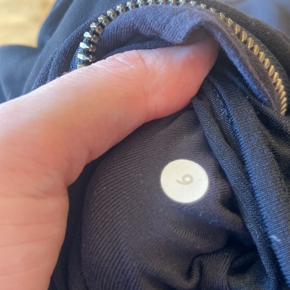 Lululemon Fleece Out Jacket Size 6 - Picture 13 of 13